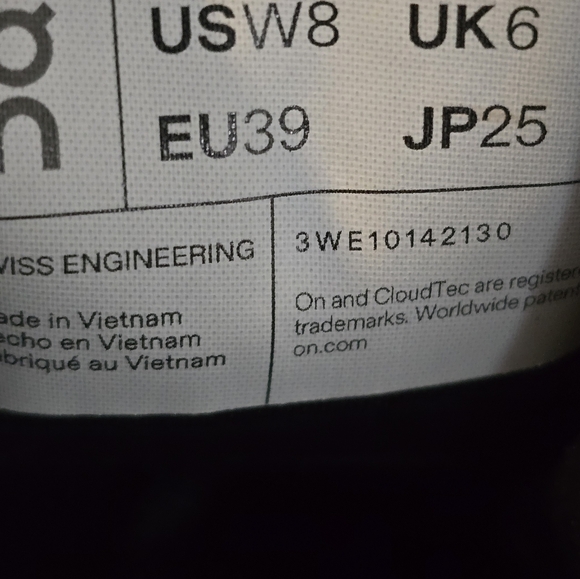 On Cloudrunner 2 Waterproof (Womens) 8 - Picture 4 of 5